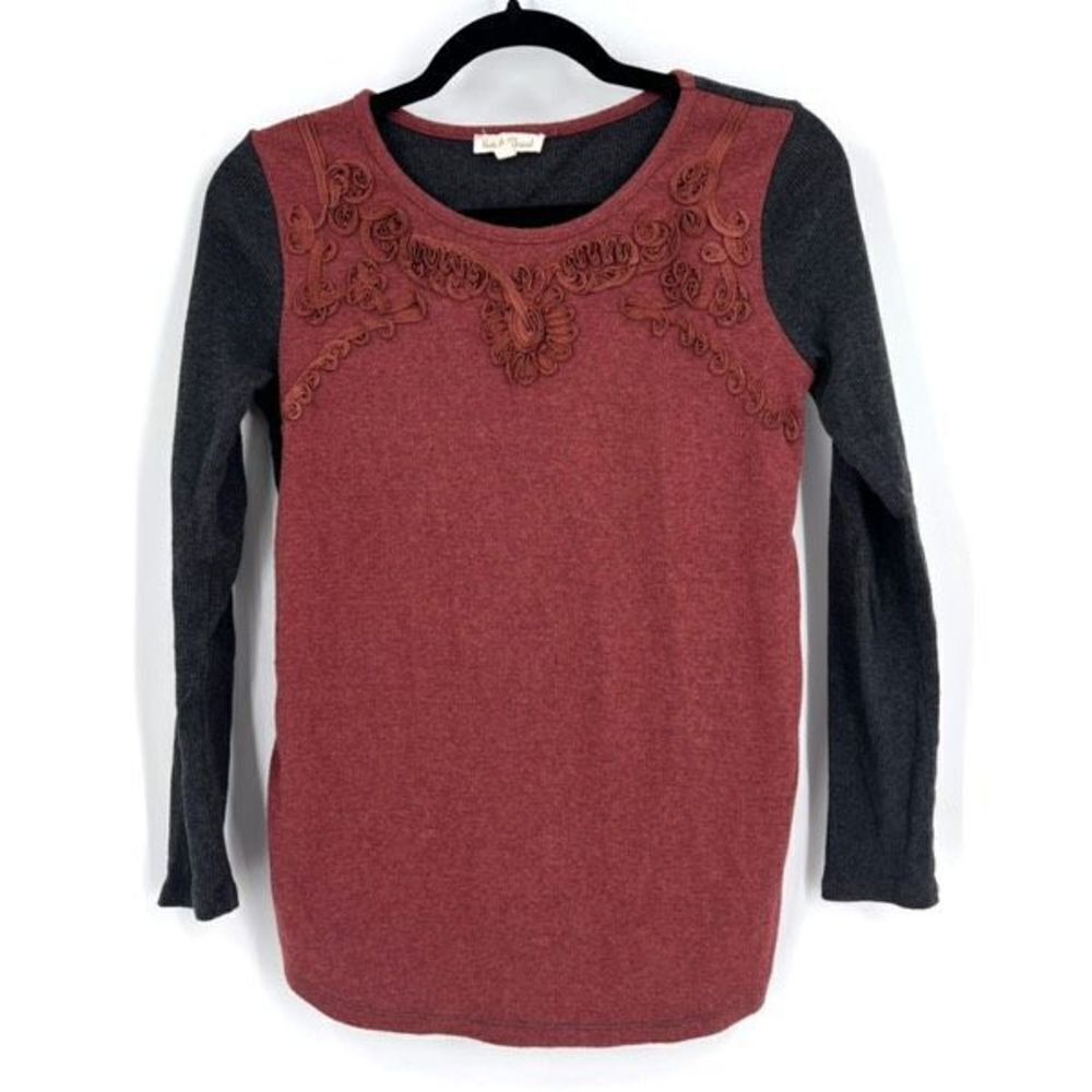 Hem & Thread Women's LS Top Burnt Sienna Brown‎ Gray Knit Embroidery Thermal